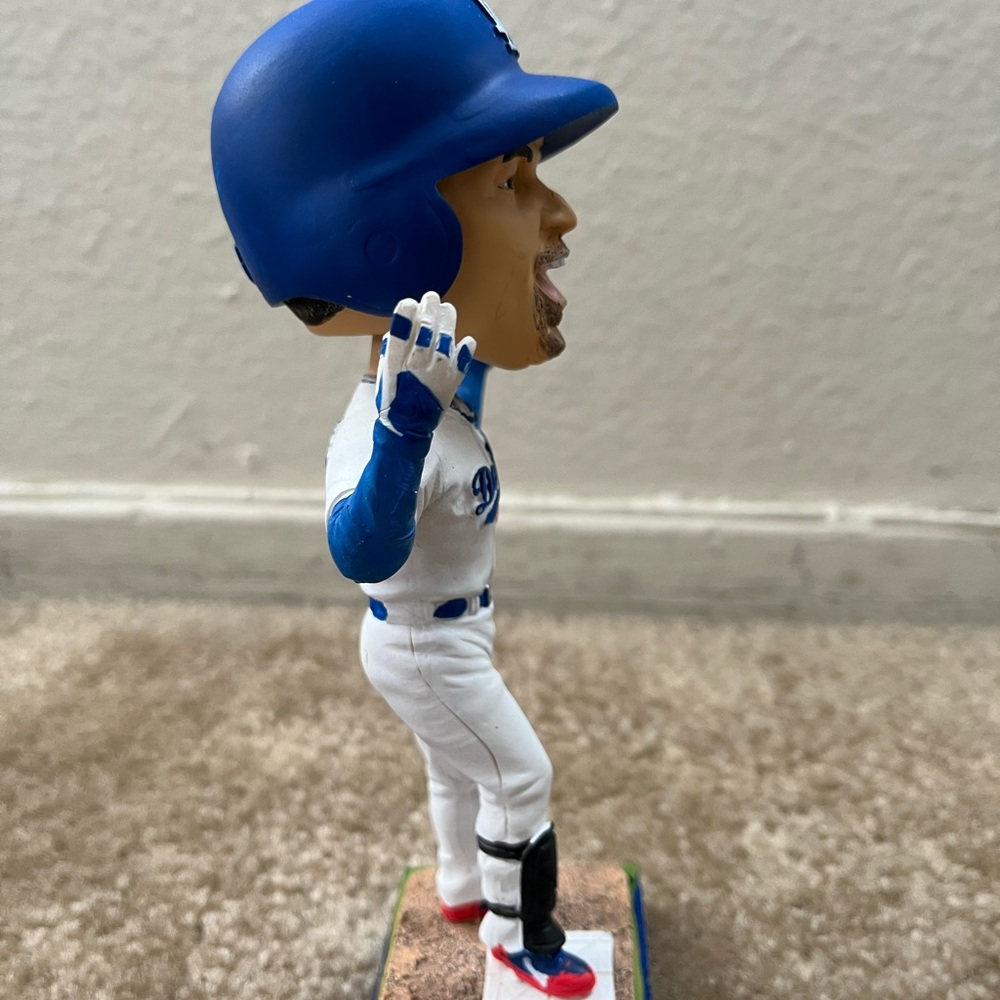 Bobblehead - Picture 6 of 13
